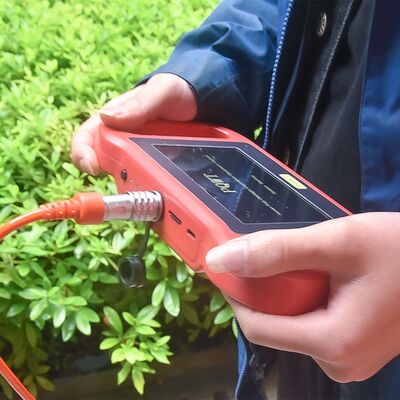 جهاز الكشف عن المياه PQWT-TCM مع شاشة لمسة LCD ذات 33 تردد ومدى بحث سطحي 1500m للاستقصاء الجيوفيزيائي