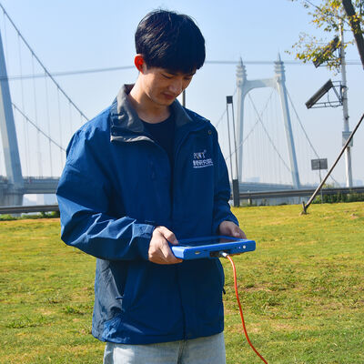 جهاز الكشف عن المياه تحت الأرض PQWT TC150 مع شاشة لمسة عمق 150 متر 7 بوصة وتردد ثلاثي لمسح المياه الجيوفيزيائية